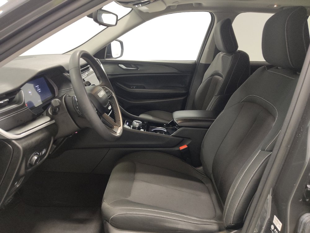 Used 2023 Jeep Grand Cherokee Laredo X AWD/4WD image 17