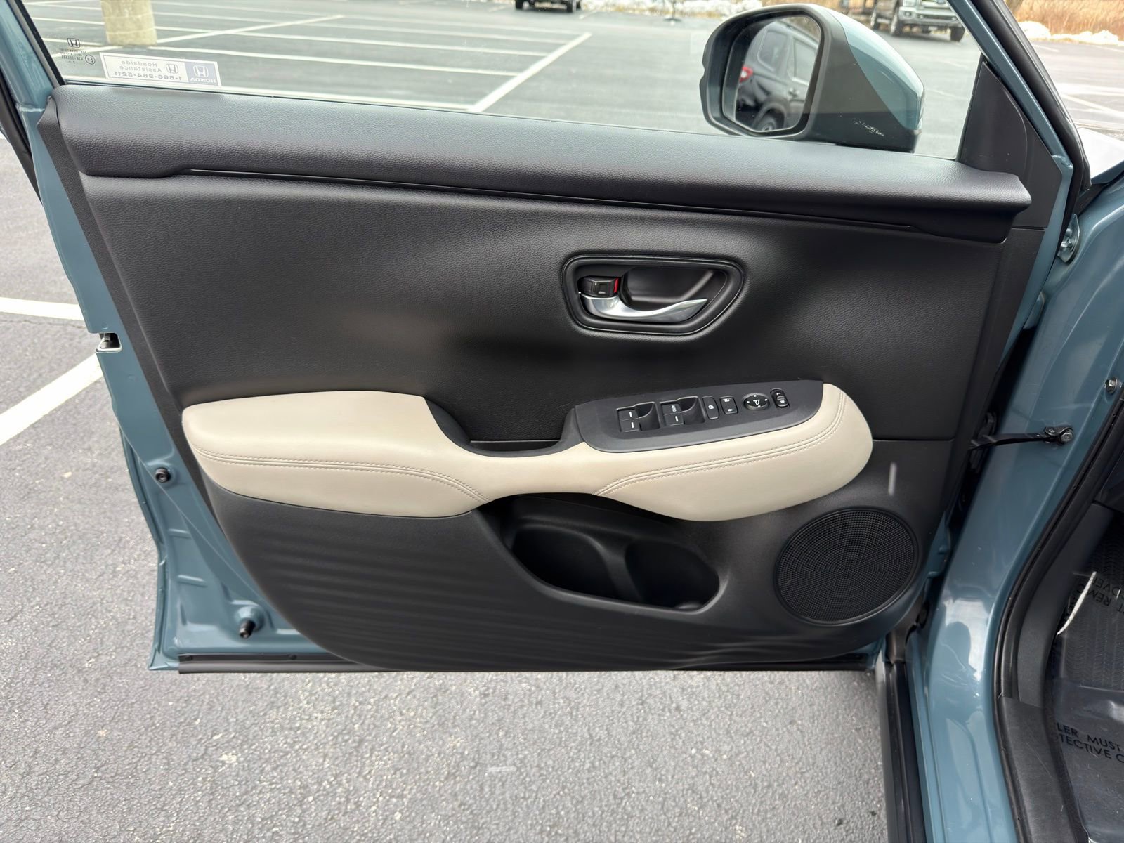 Used 2023 Honda HR-V LX image 11