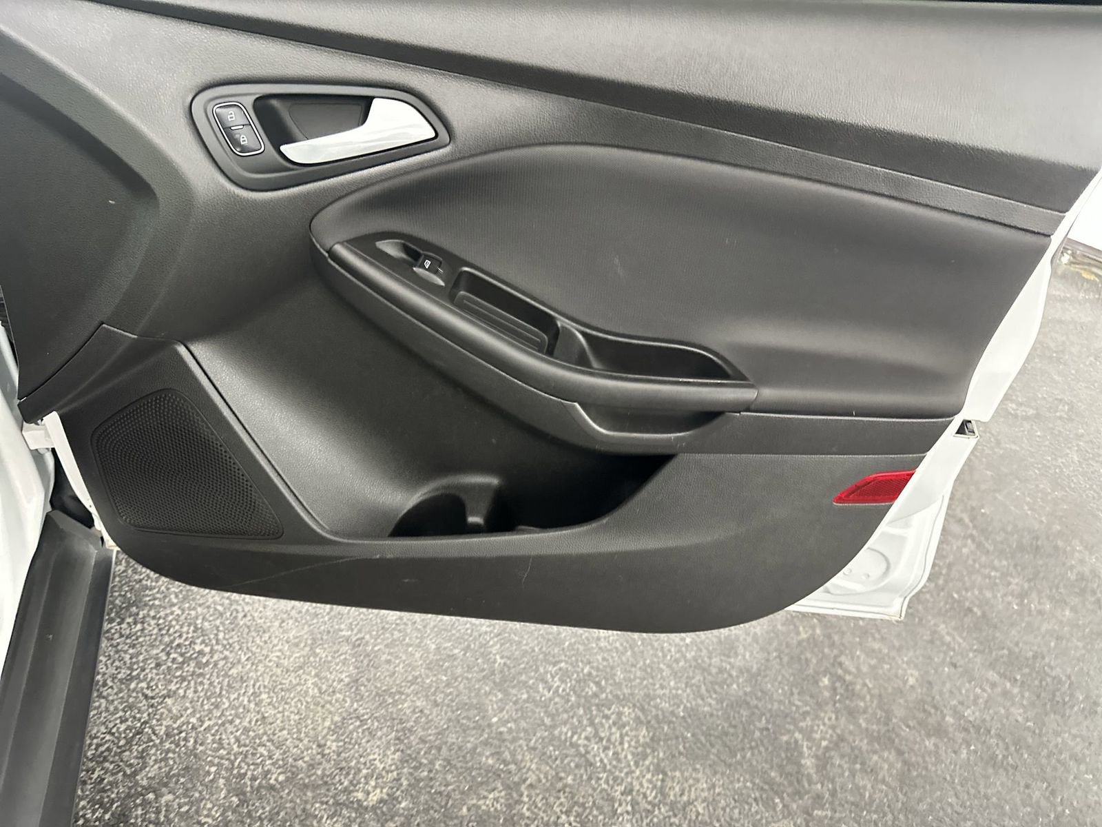 Used 2018 Ford Focus SE FWD image 36