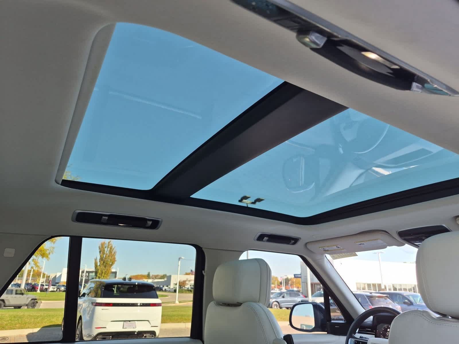 Certified 2023 Land Rover Range Rover SE AWD/4WD image 22