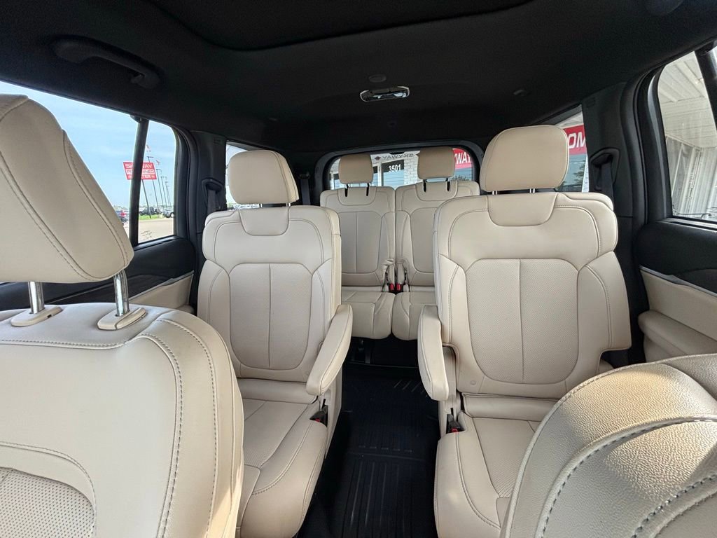 Used 2025 Jeep Grand Cherokee L Limited w/ Luxury Tech Group II image 17