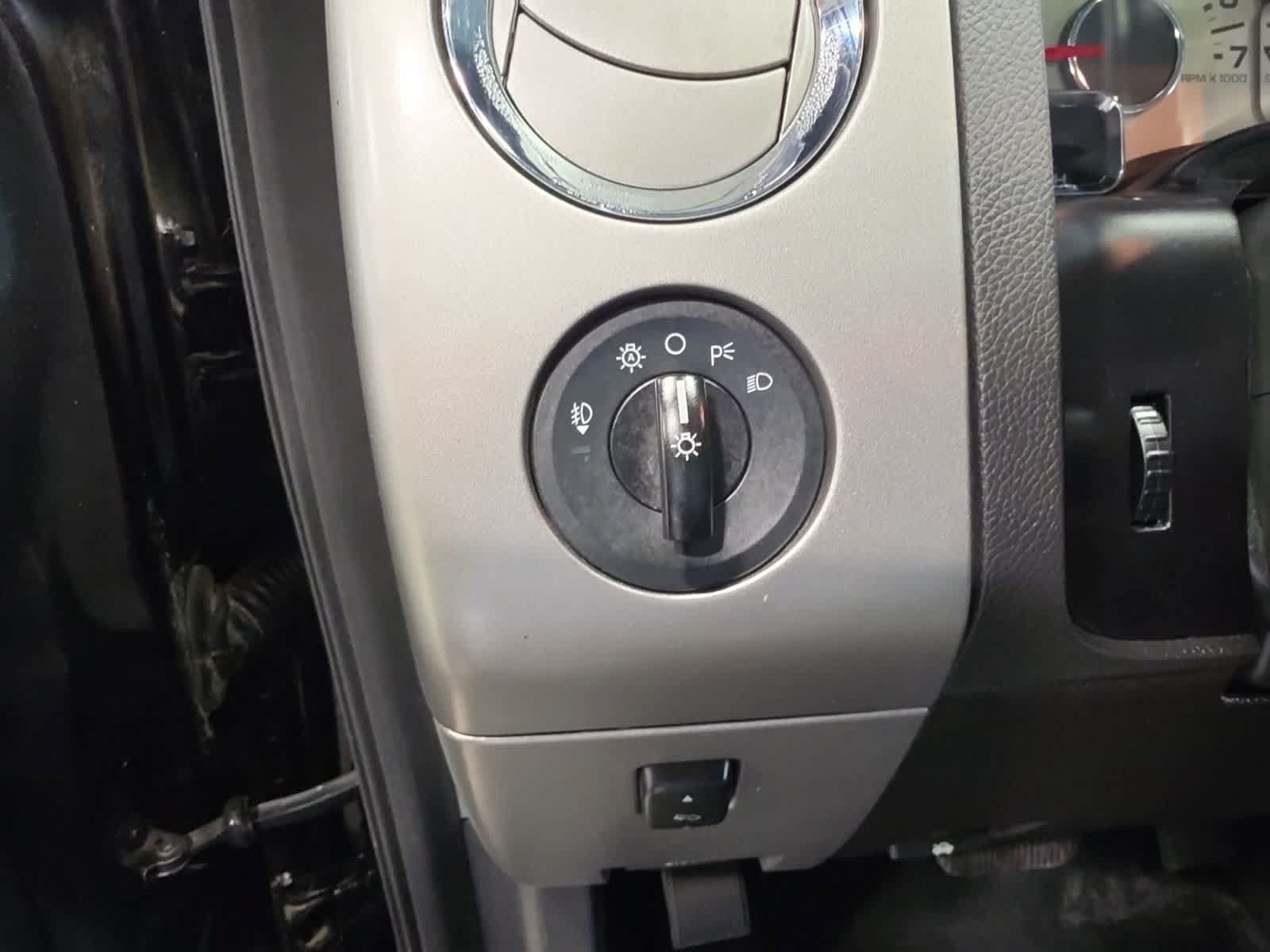 Used 2013 Ford Expedition Limited AWD/4WD image 23