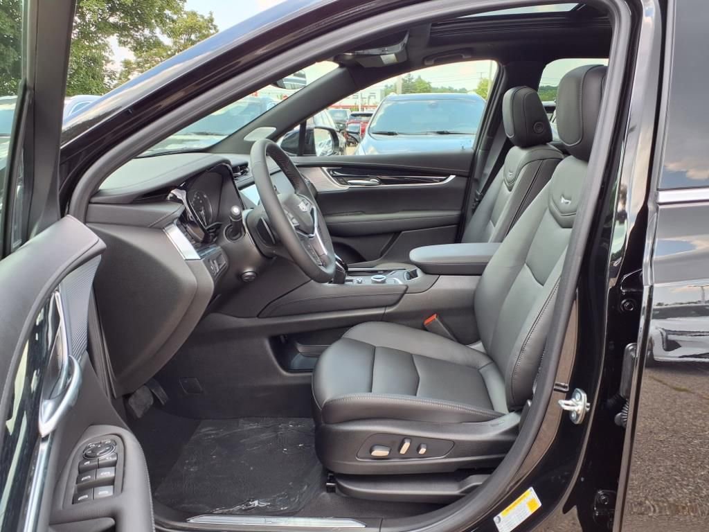 New 2025 Cadillac XT5 Premium Luxury w/ LPO, Floor Liner Package image 14