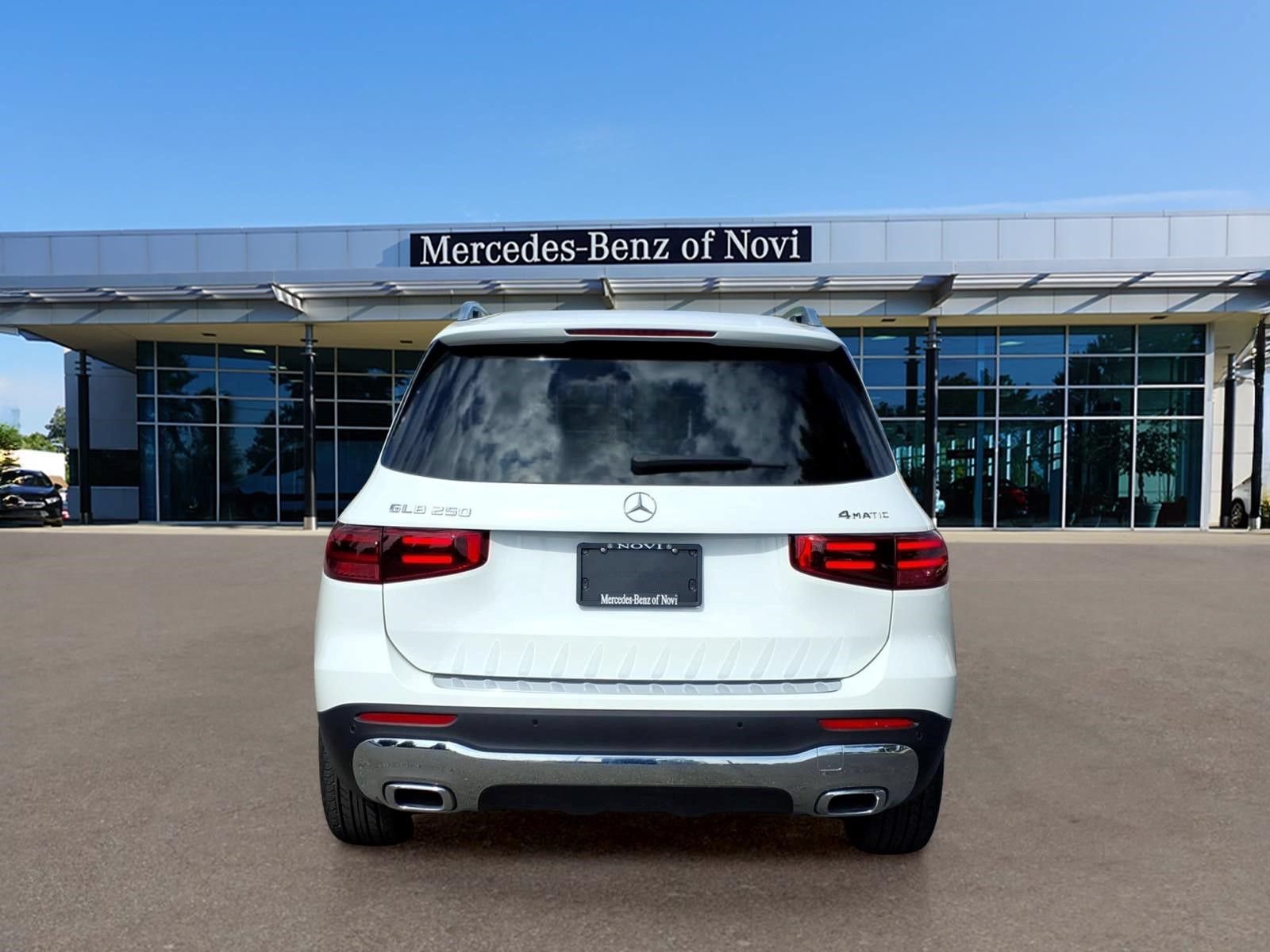 Certified 2025 Mercedes-Benz GLB 250 4MATIC image 4