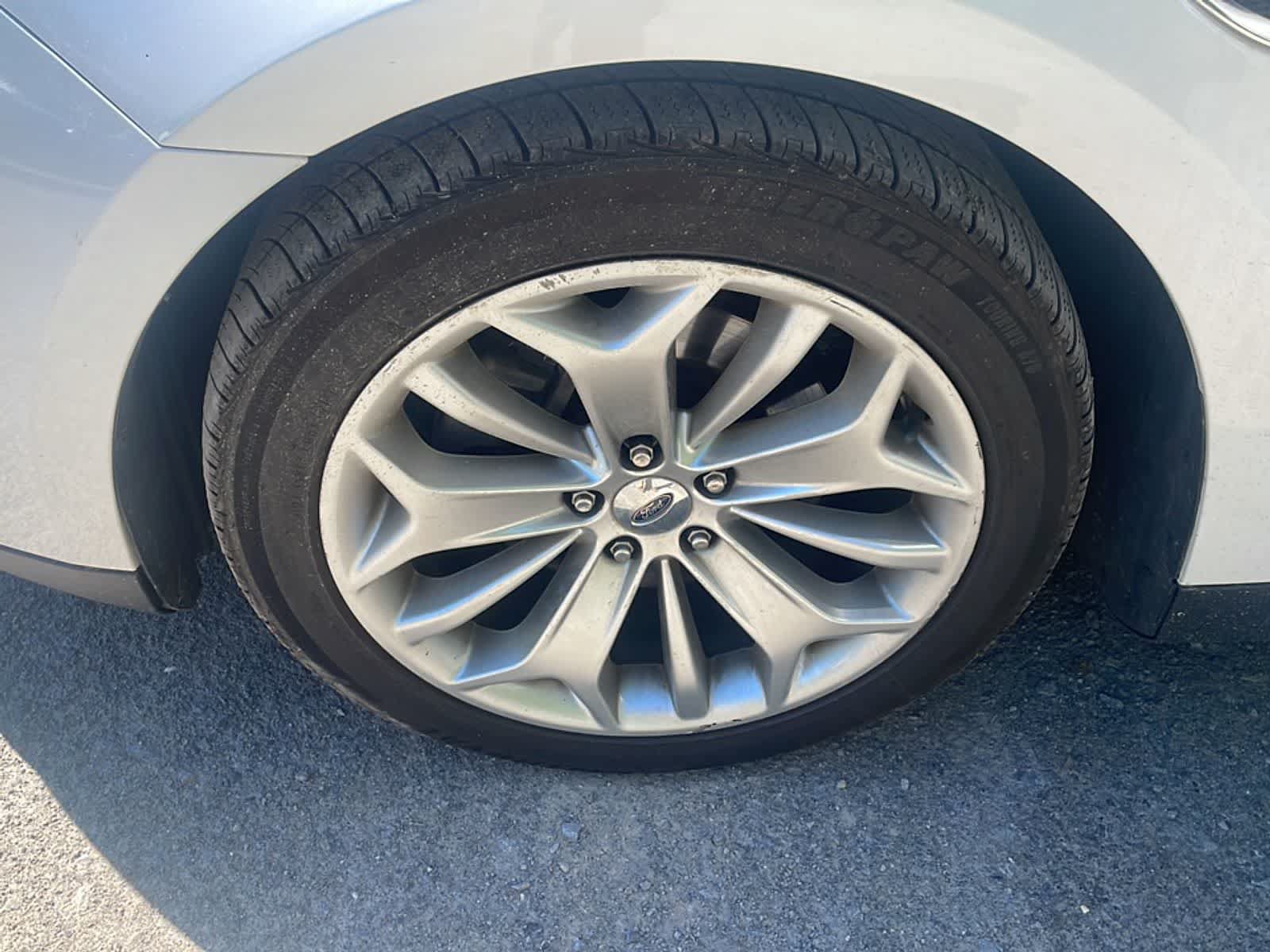 Used 2014 Ford Taurus Limited FWD image 22