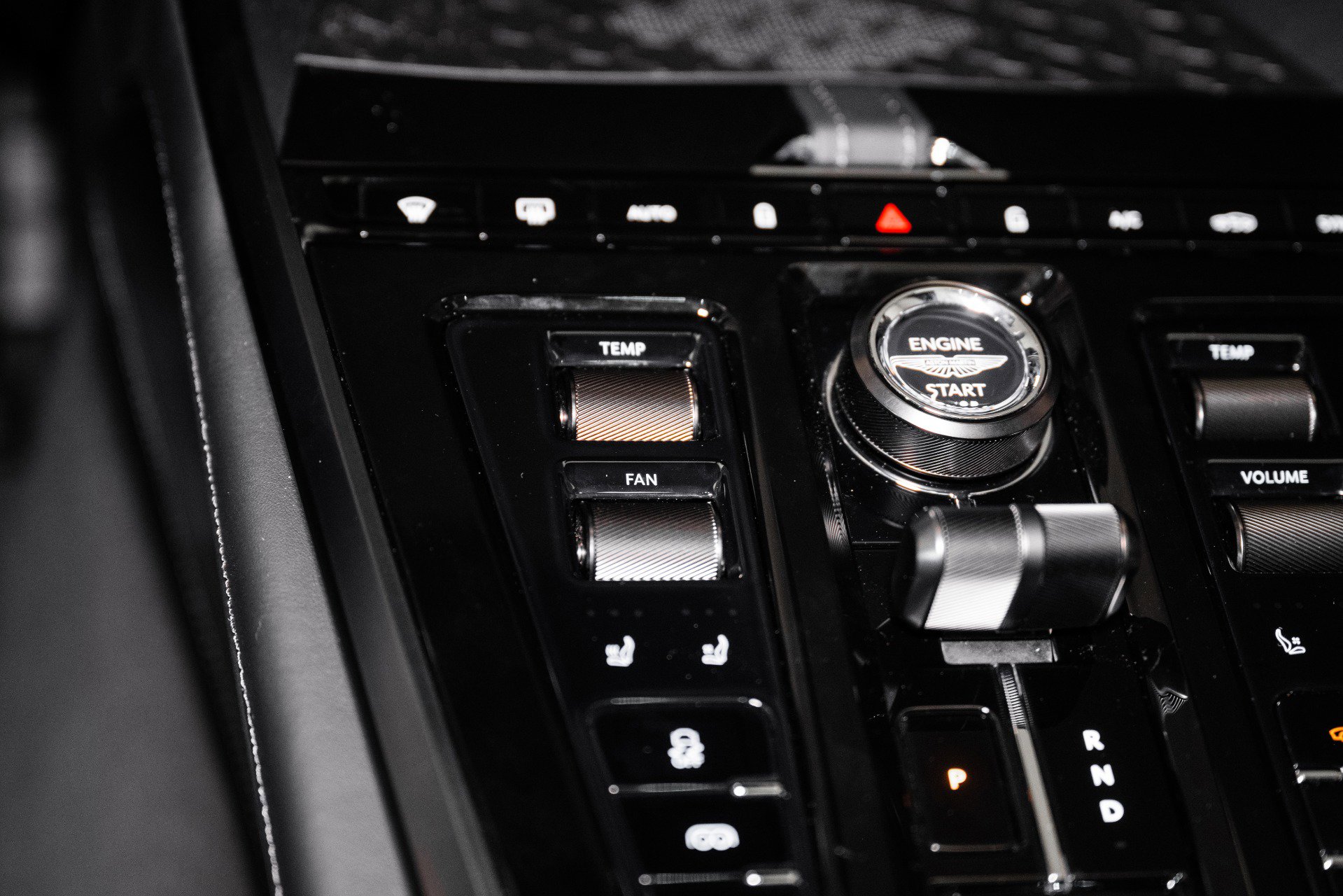 Used 2025 Aston Martin DBX 707 image 46