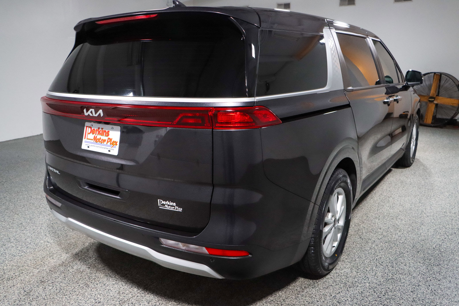 Used 2024 Kia Carnival LX image 7