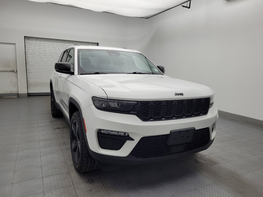 Used 2023 Jeep Grand Cherokee Limited w/ Black Appearance Package AWD/4WD image 14