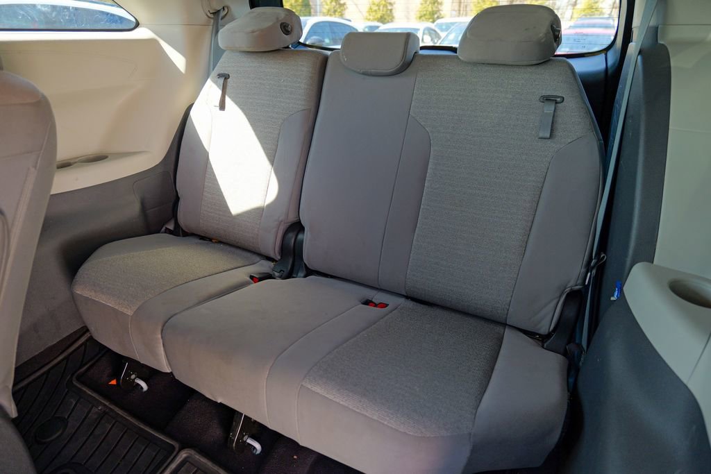Used 2022 Toyota Sienna LE w/ LE Plus Package image 26