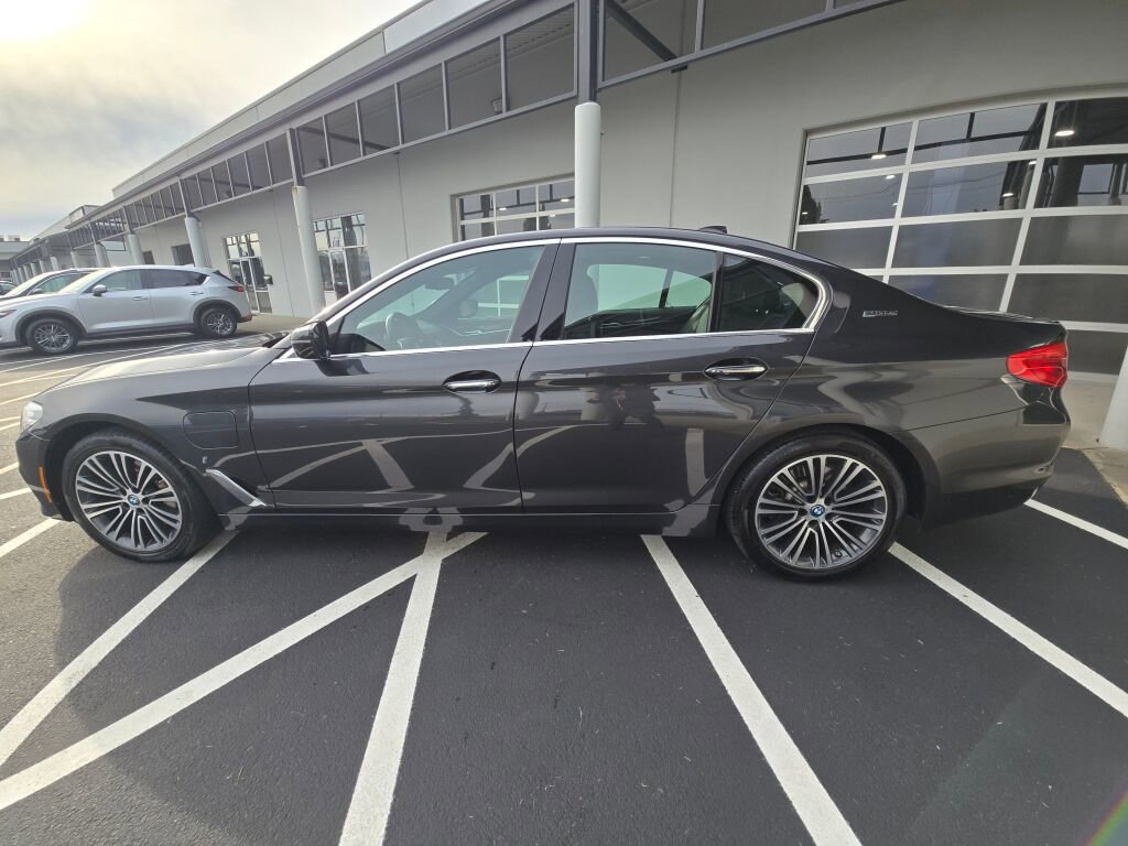 Used 2018 BMW 530e xDrive AWD/4WD image 8