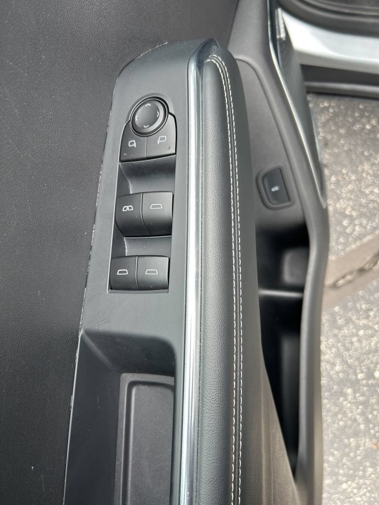 Used 2025 GMC Acadia Elevation FWD image 28