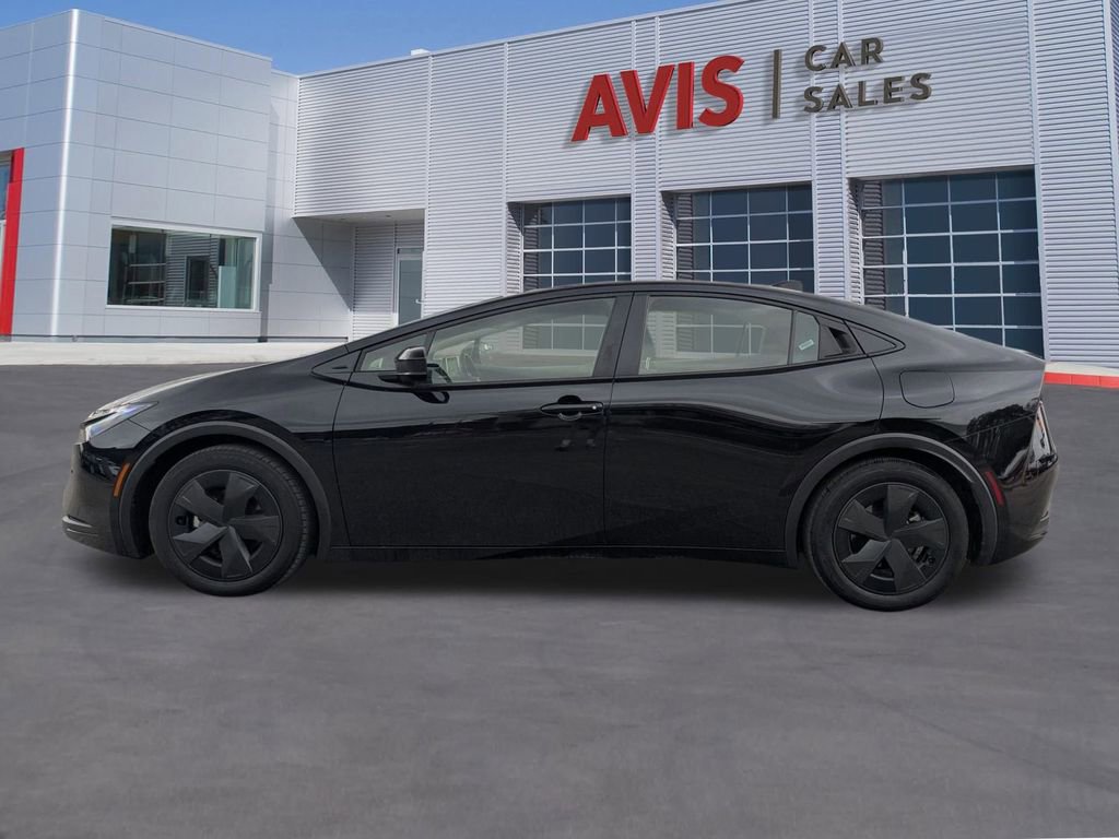 Used 2025 Toyota Prius LE image 2