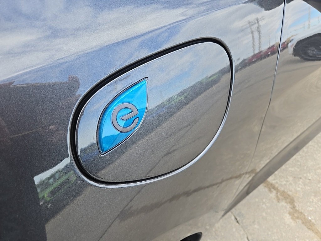 Used 2020 Chrysler Pacifica Limited w/ Advanced Safetytec Group image 17