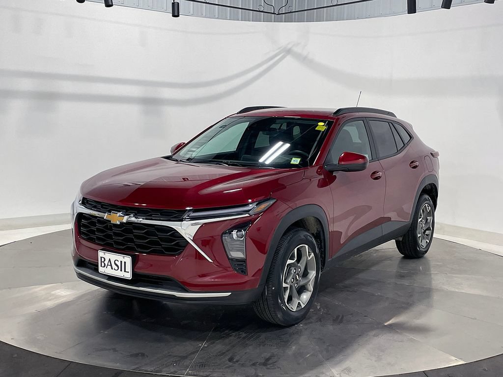 Used 2025 Chevrolet Trax LT FWD image 8