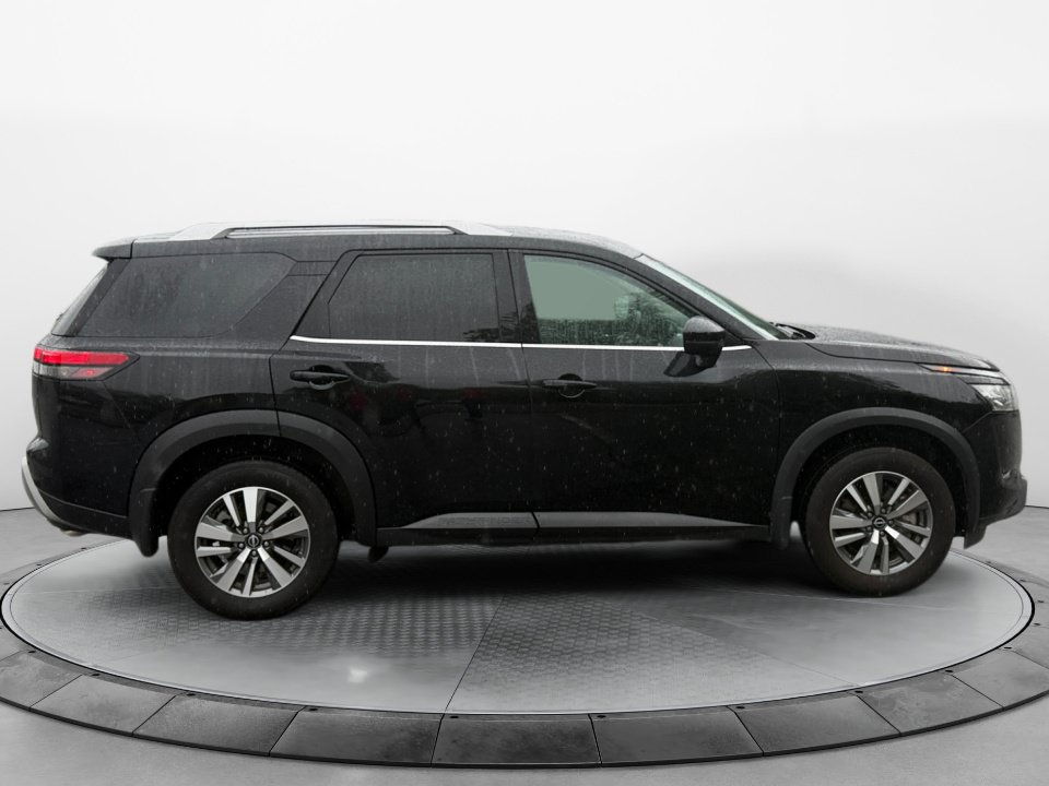 Used 2025 Nissan Pathfinder SL w/ Cargo Package FWD image 8