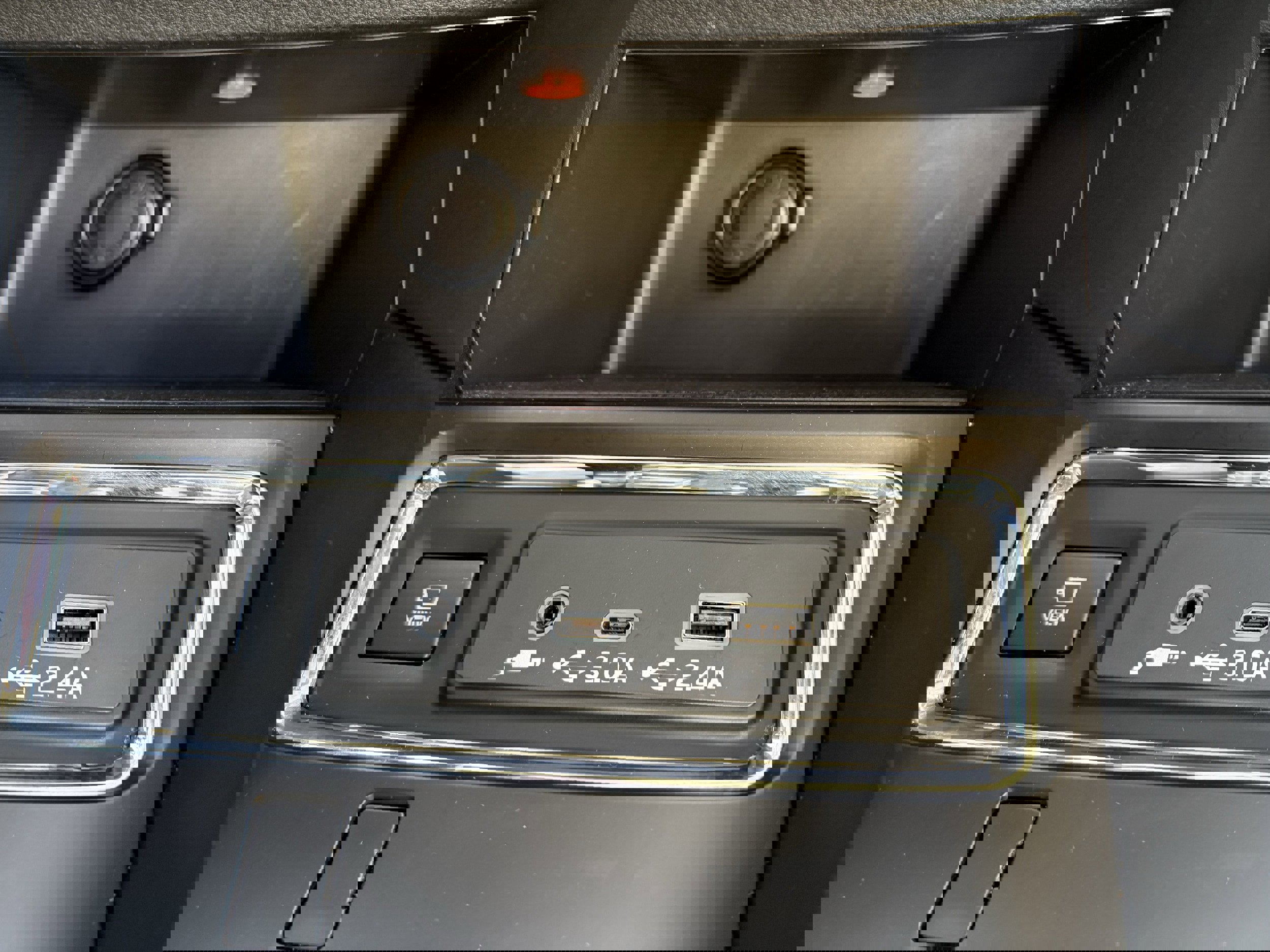 Certified 2024 Subaru Ascent Limited w/ Technology Package image 21