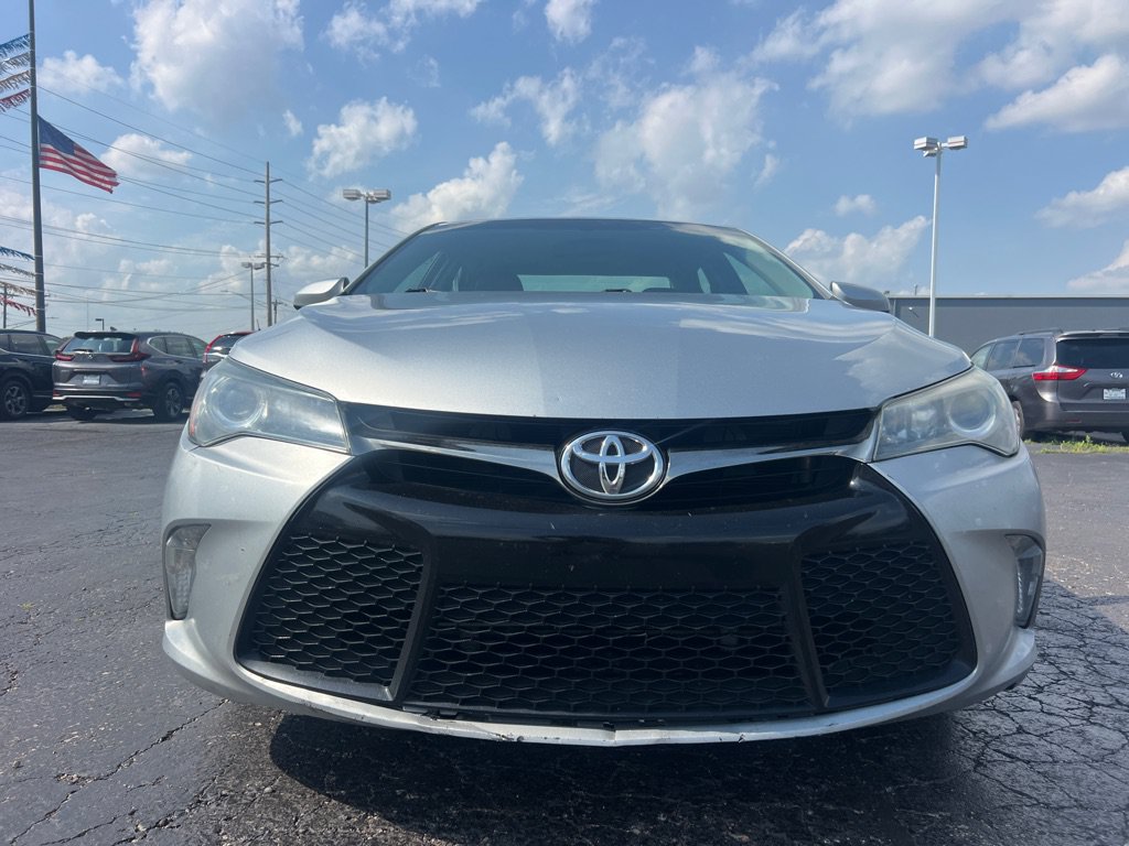 Used 2015 Toyota Camry SE FWD image 2