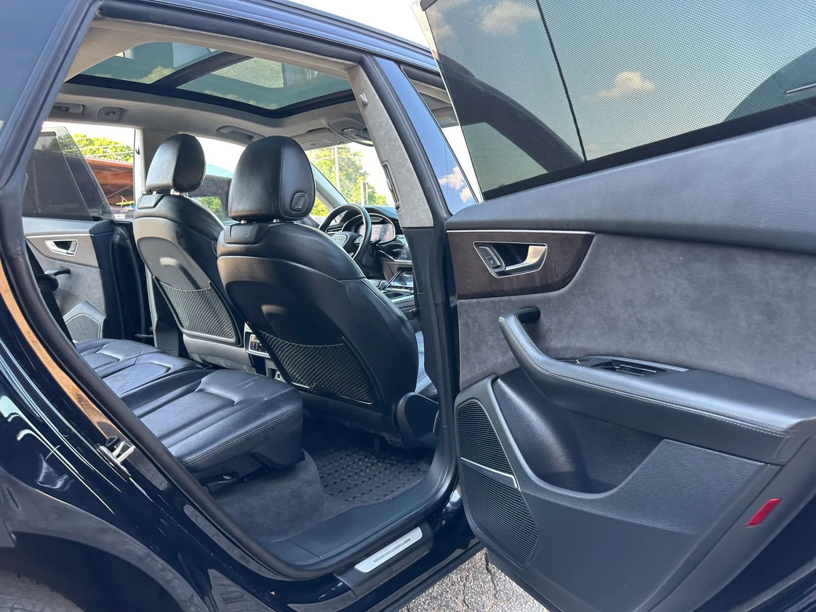 Used 2019 Audi Q8 Prestige w/ Luxury Package AWD/4WD image 27