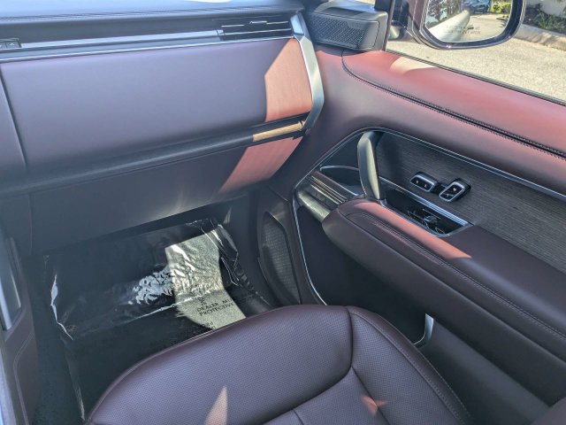 Used 2025 Land Rover Range Rover Long Wheelbase Autobiography AWD/4WD image 38