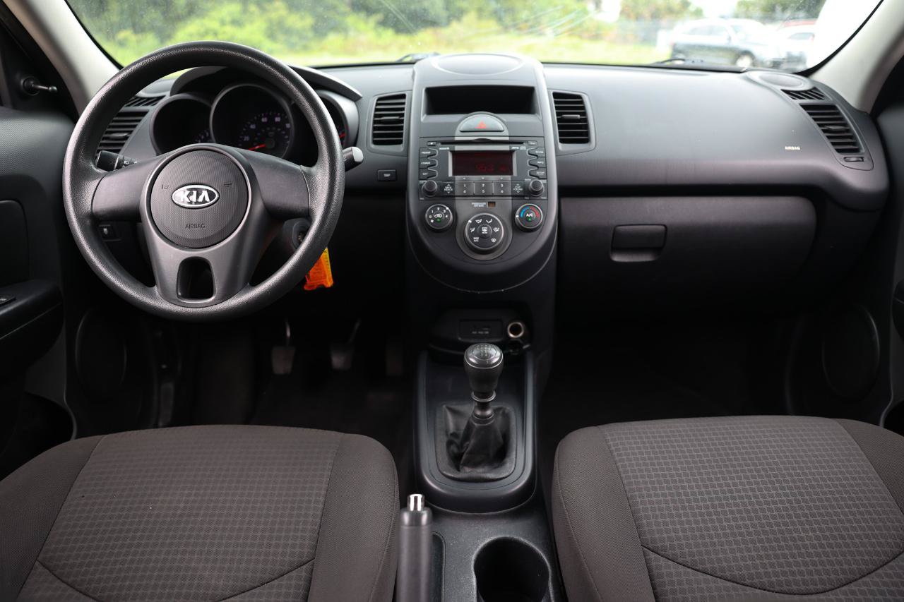 Used 2010 Kia Soul FWD image 21