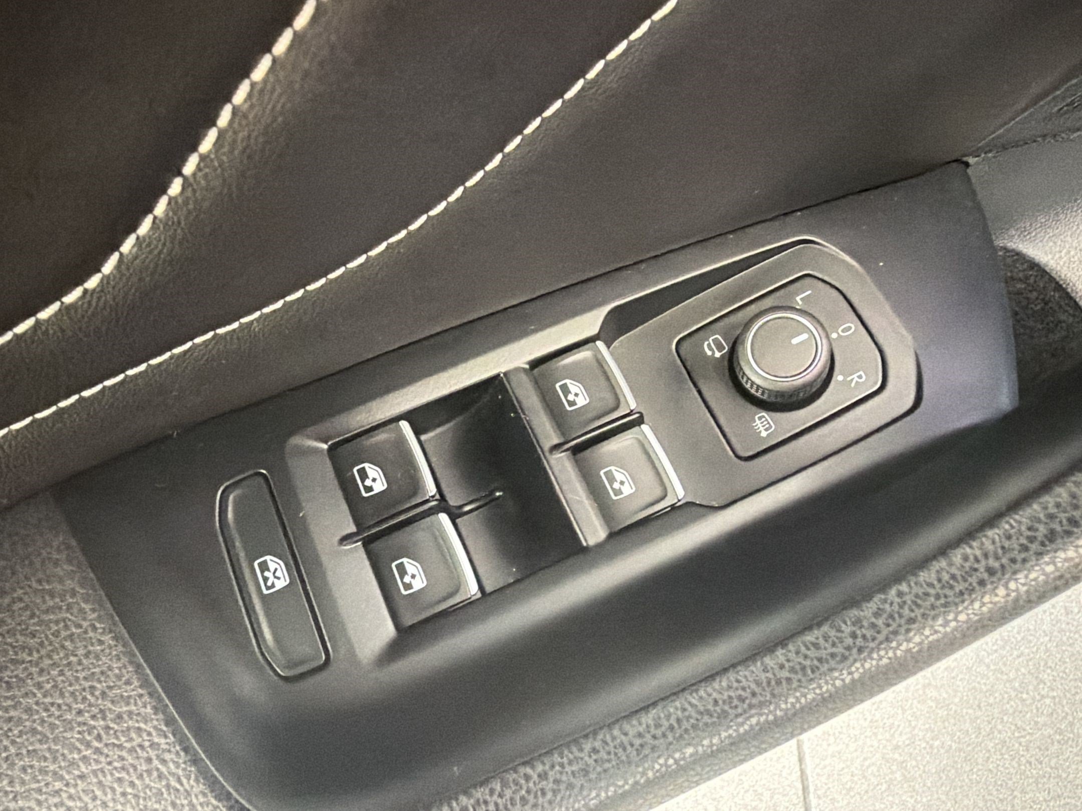 Used 2023 Volkswagen Arteon SEL Premium AWD/4WD image 13