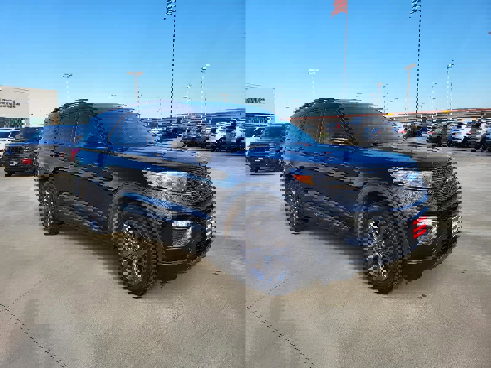 Used 2023 Ford Explorer XLT w/ Equipment Group 202A image 7