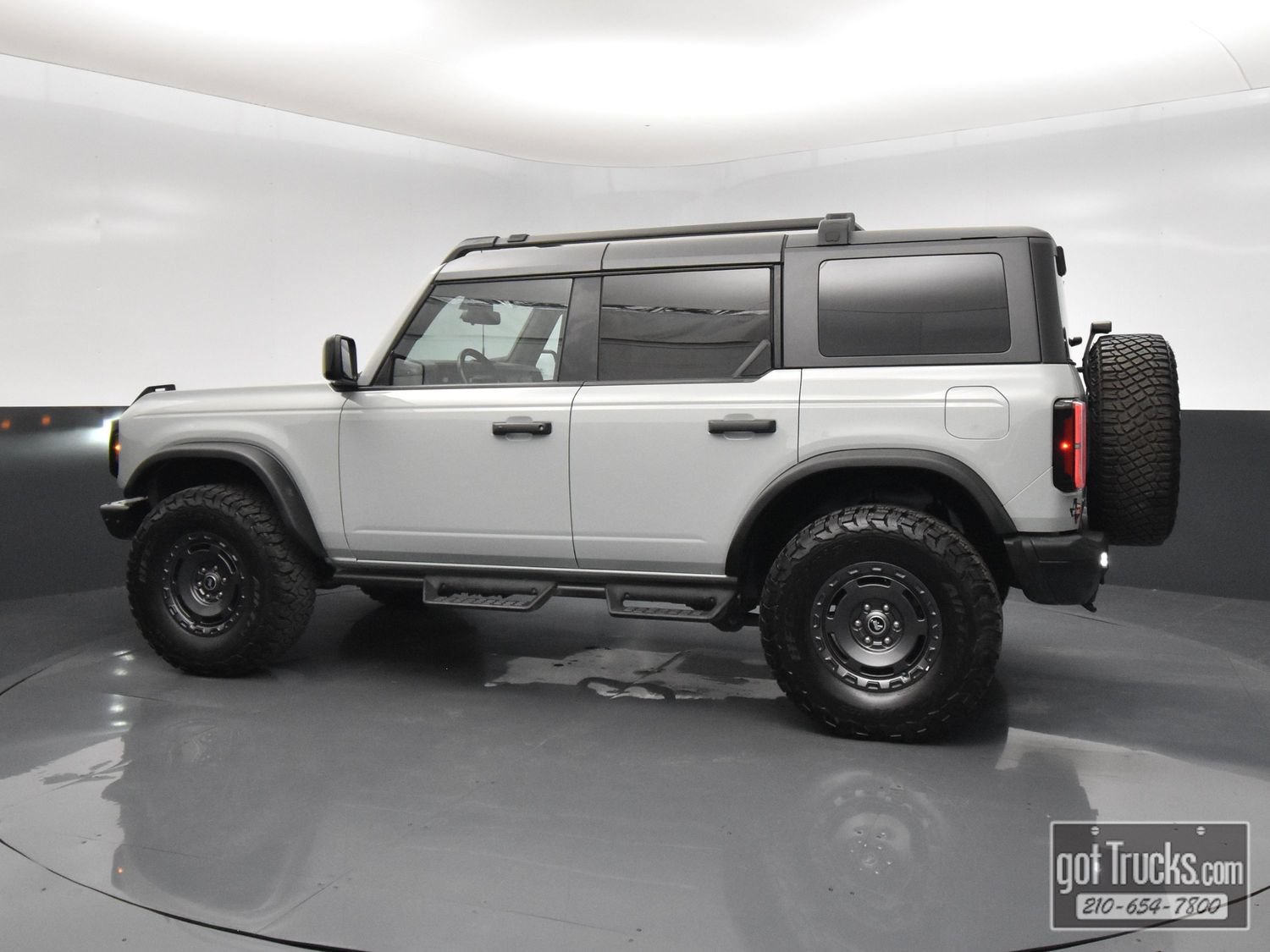 Used 2024 Ford Bronco Everglades AWD/4WD image 3