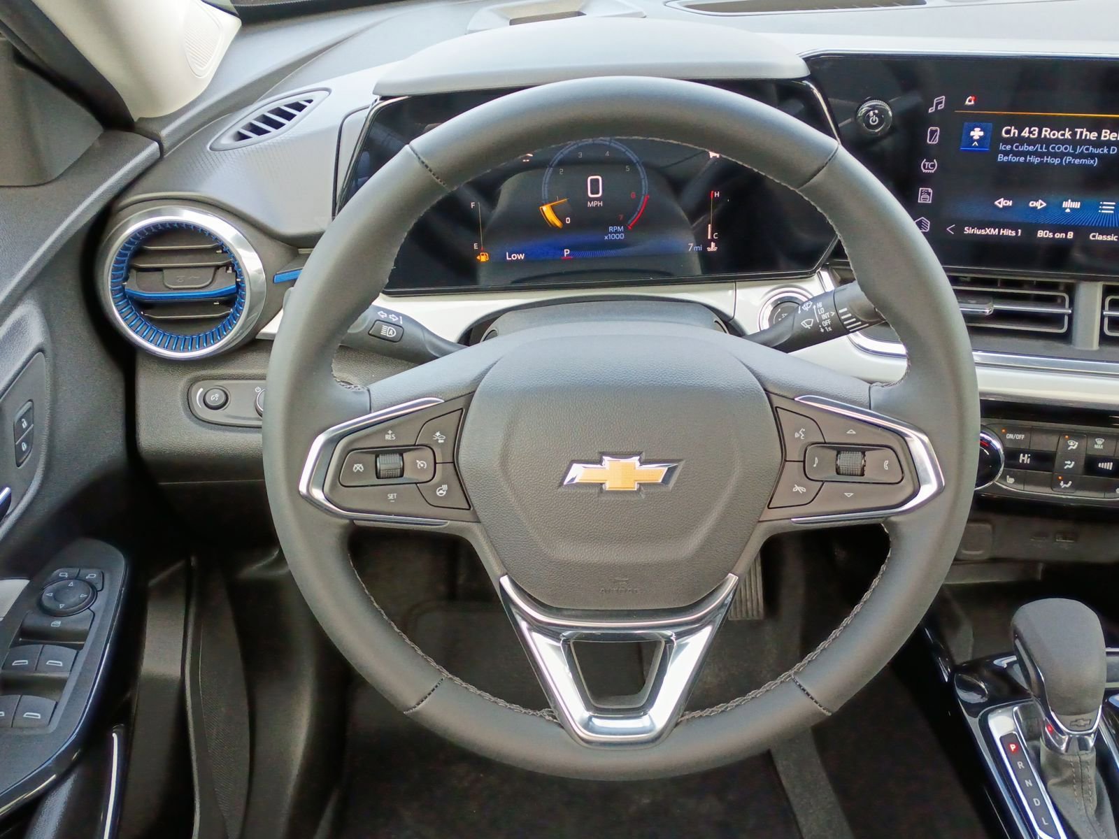 New 2026 Chevrolet Trax LT w/ Sunroof Package image 27