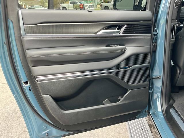 New 2026 Jeep Grand Wagoneer L Summit w/ Premium Group III AWD/4WD image 10