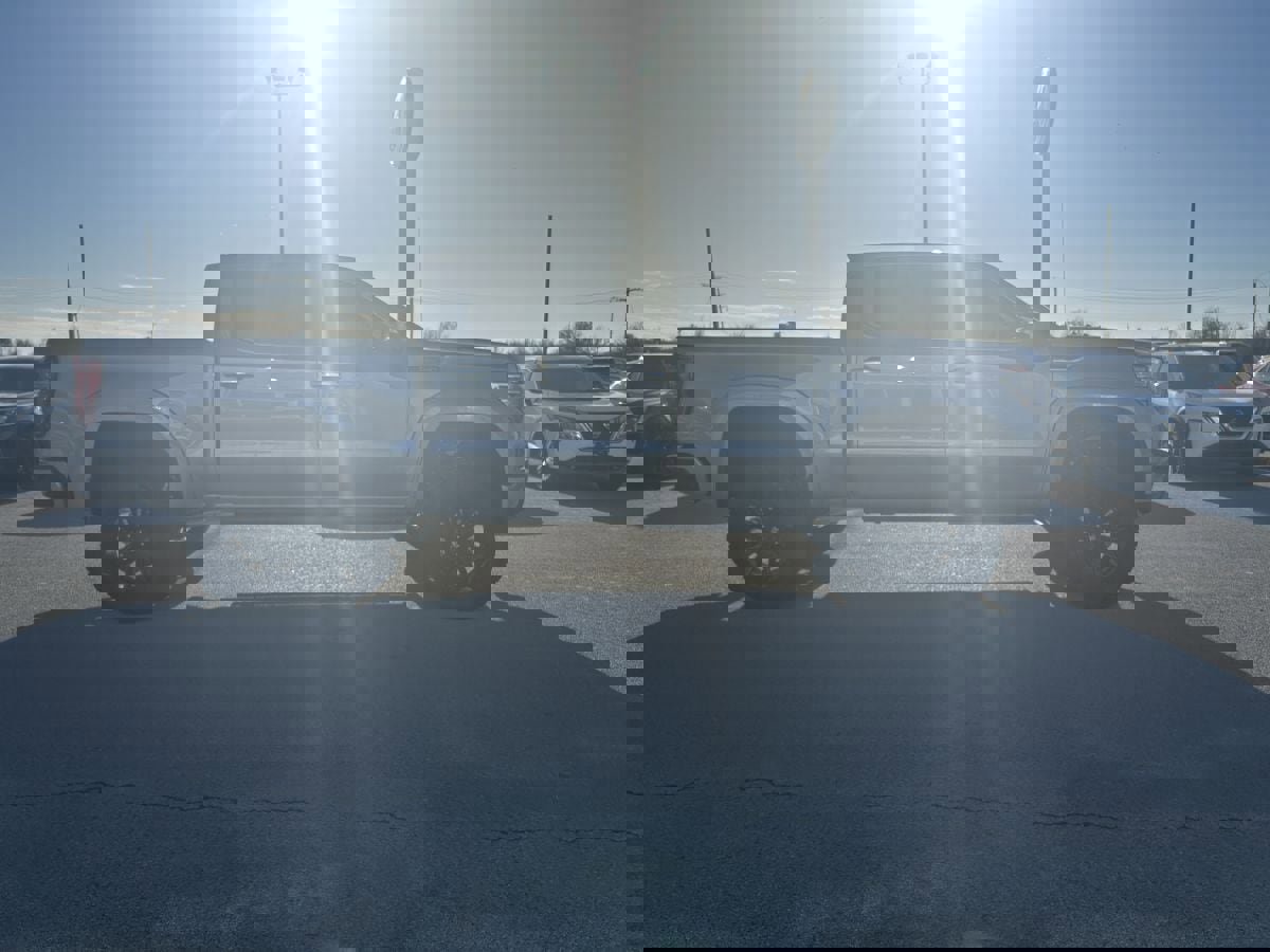 Used 2025 GMC Sierra 1500 SLT w/ SLT Premium Package image 3