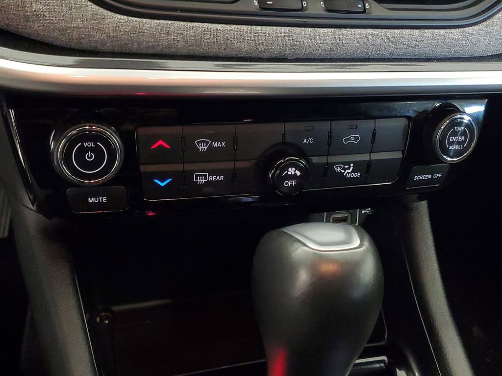 Used 2023 Jeep Compass Latitude AWD/4WD image 21