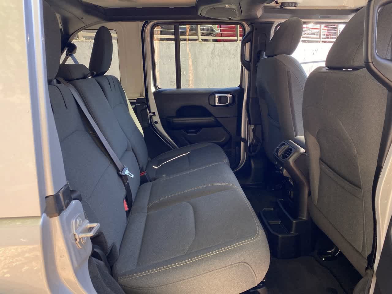 Used 2024 Jeep Wrangler Unlimited Sahara AWD/4WD image 17
