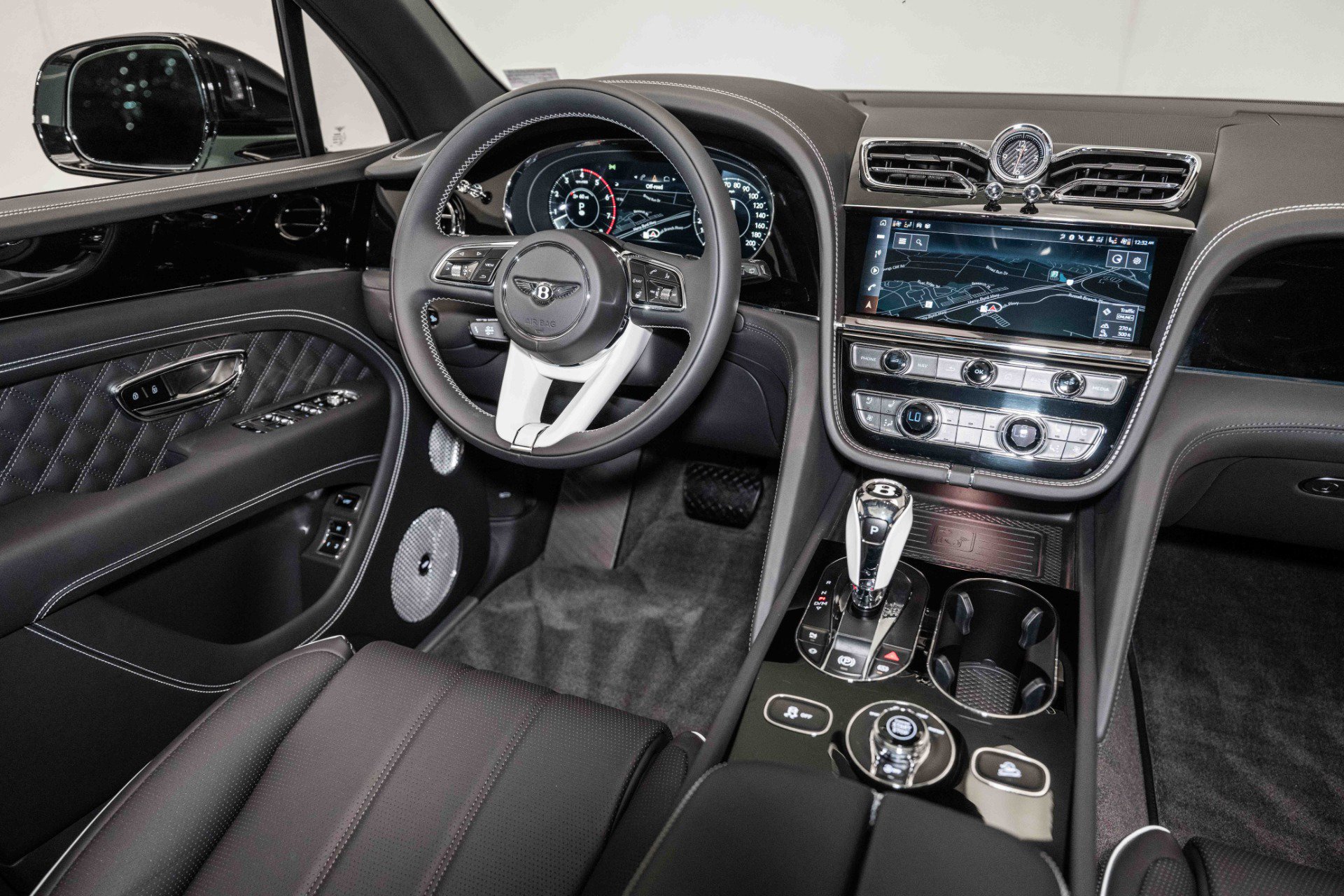 Used 2024 Bentley Bentayga image 25