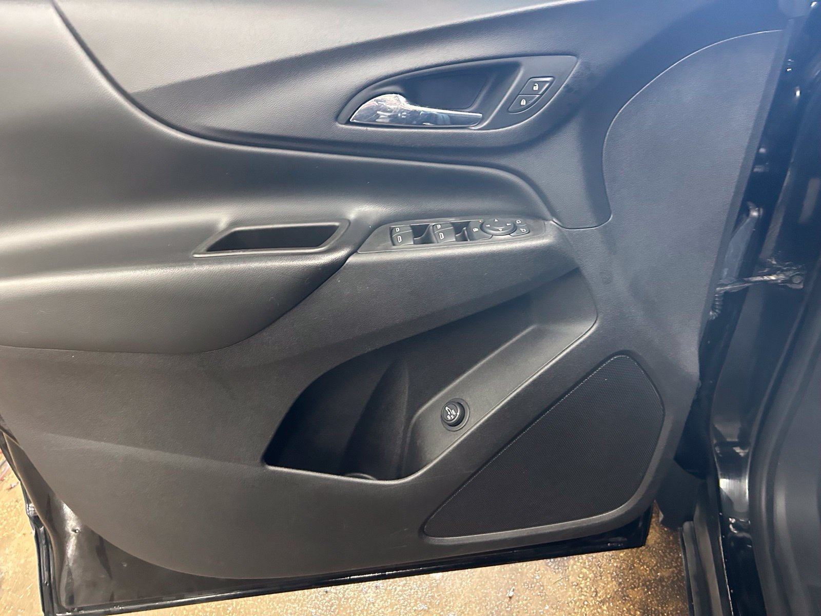 Used 2020 Chevrolet Equinox LT AWD/4WD image 12