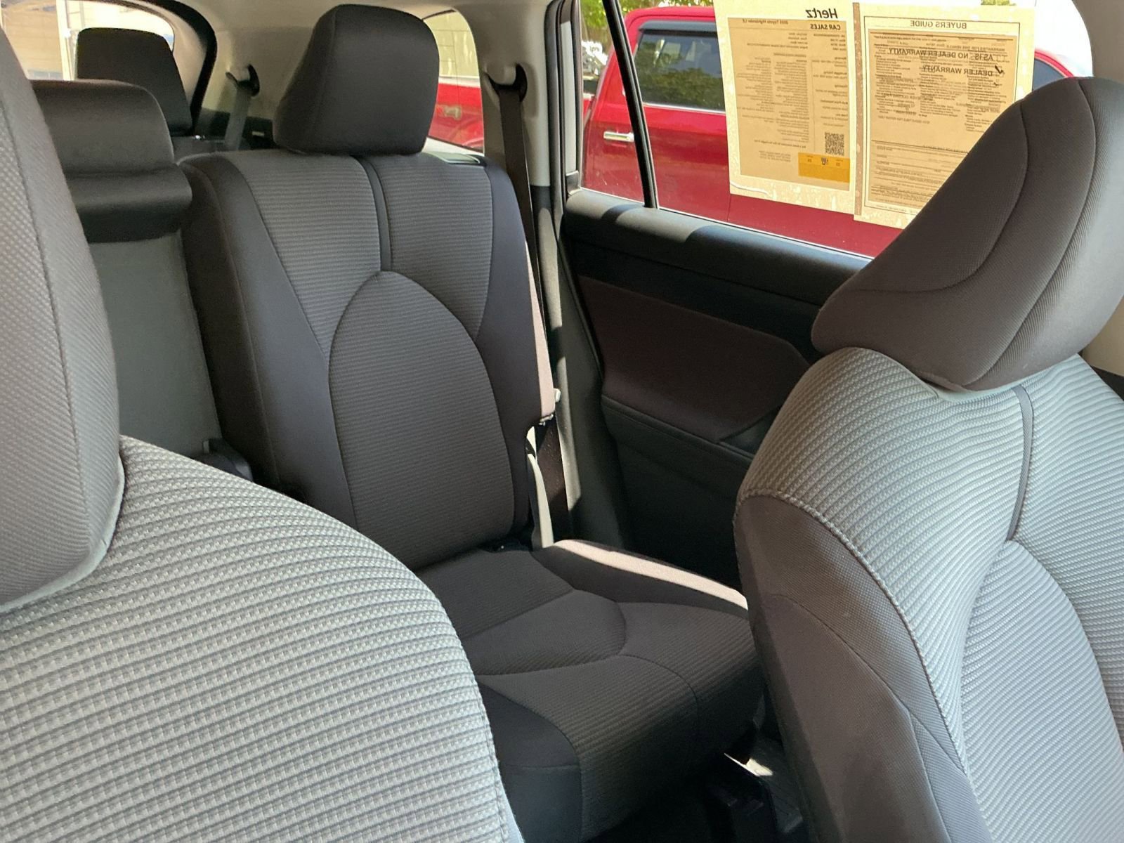 Used 2025 Toyota Highlander LE FWD image 35