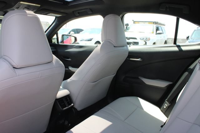 Certified 2024 Lexus UX 250h FWD image 9