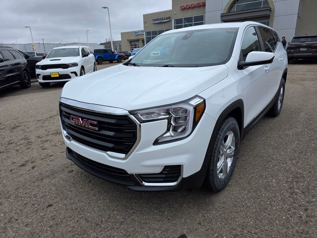 Used 2024 GMC Terrain SLE w/ LPO, Floor Liner Package image 2