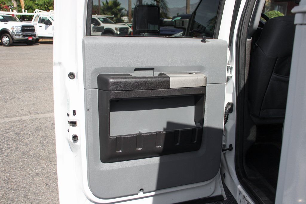 Used 2015 Ford F550 4x4 Crew Cab Super Duty image 30