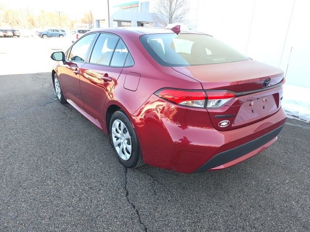 Used 2022 Toyota Corolla LE image 2