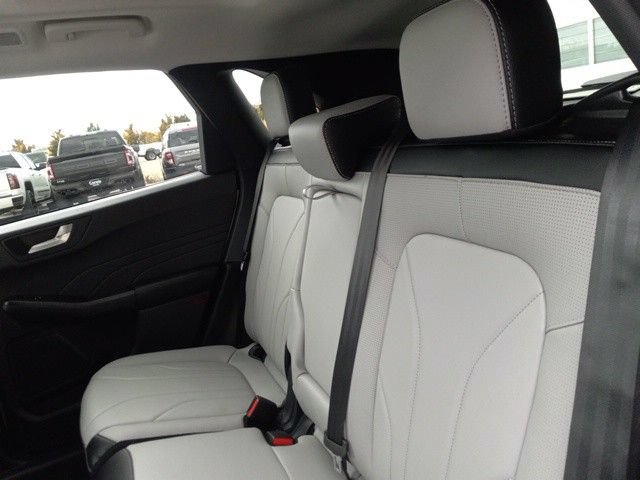 New 2025 Ford Escape SE w/ PHEV Premium Package FWD image 28
