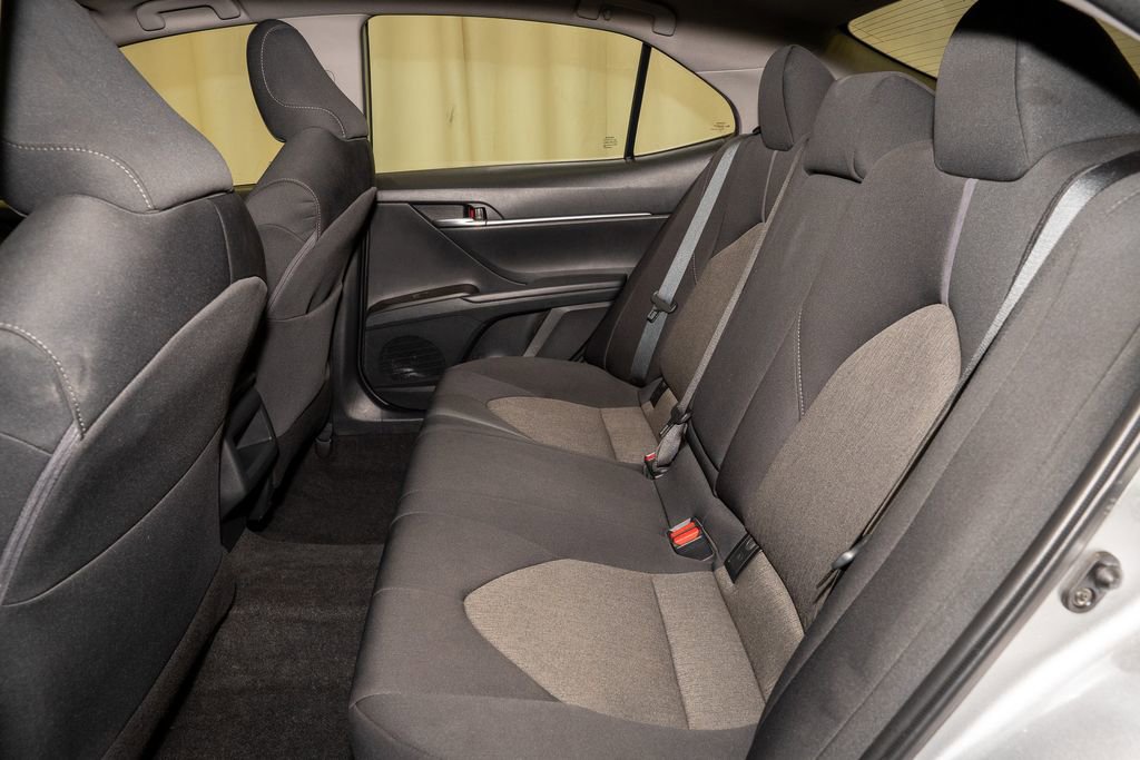 Used 2021 Toyota Camry LE image 7