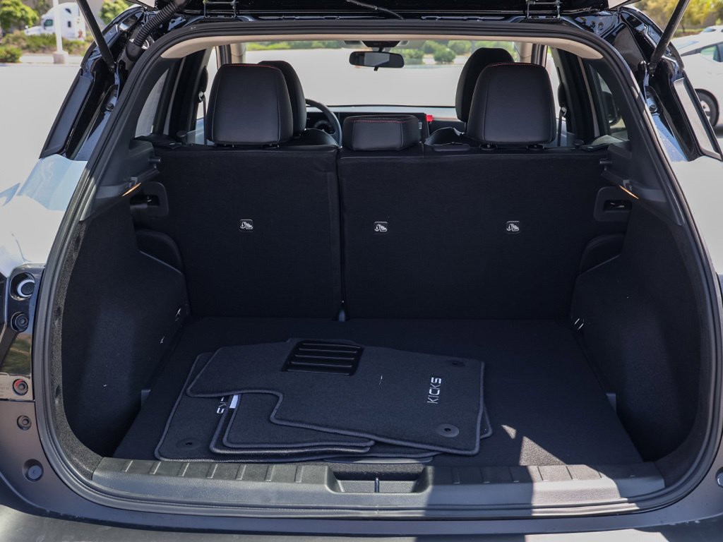 New 2026 Nissan Kicks SR FWD image 17