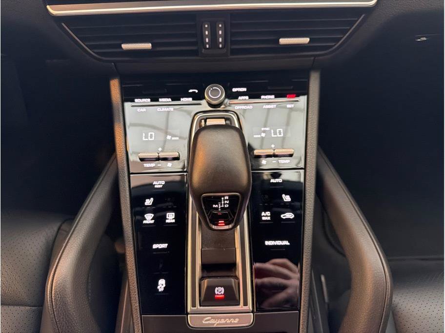 Used 2020 Porsche Cayenne AWD/4WD image 18