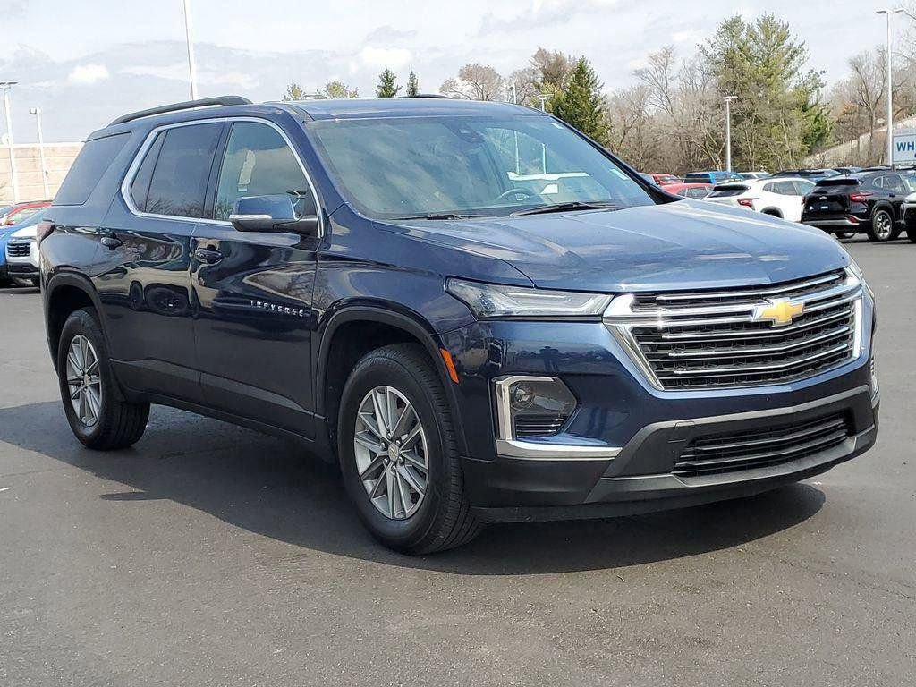 Used 2023 Chevrolet Traverse LT image 2