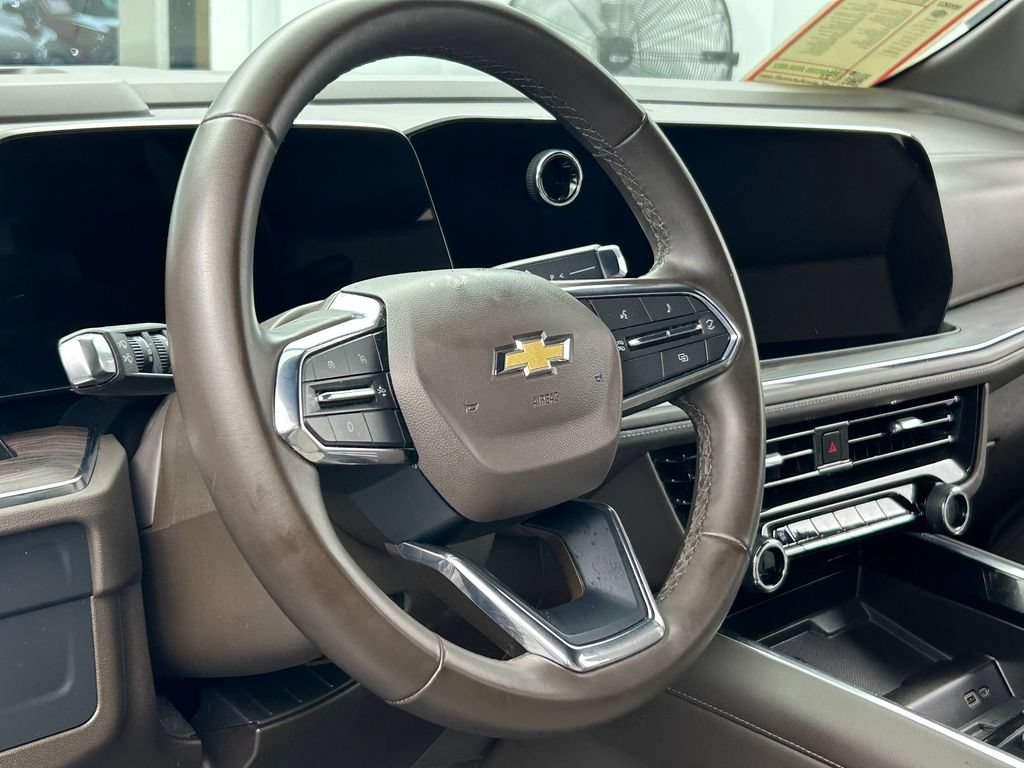 Used 2025 Chevrolet Suburban LT RWD image 56