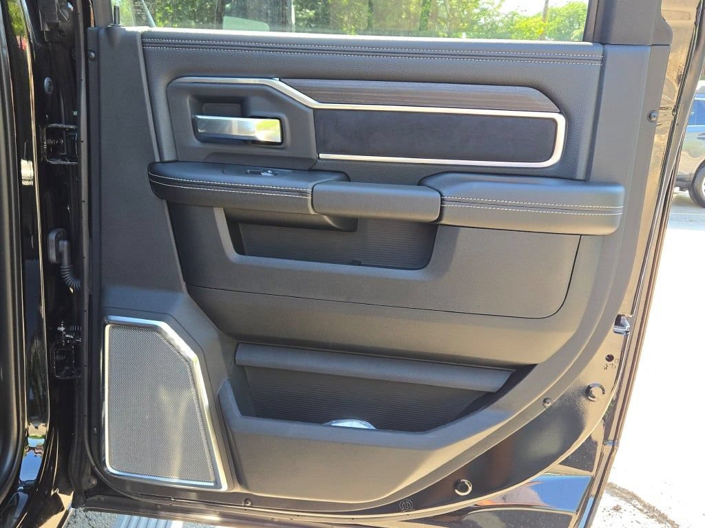 New 2026 RAM 2500 Laramie AWD/4WD image 23
