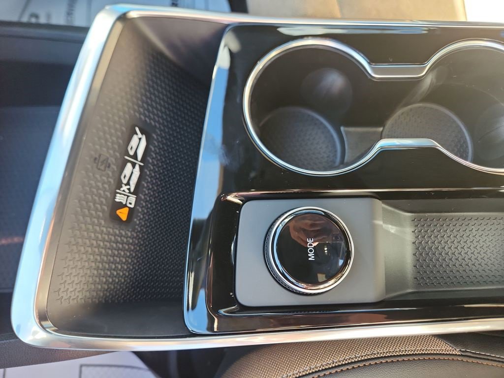 New 2026 Chevrolet Equinox ACTIV w/ LPO, Floor Liner Package image 11