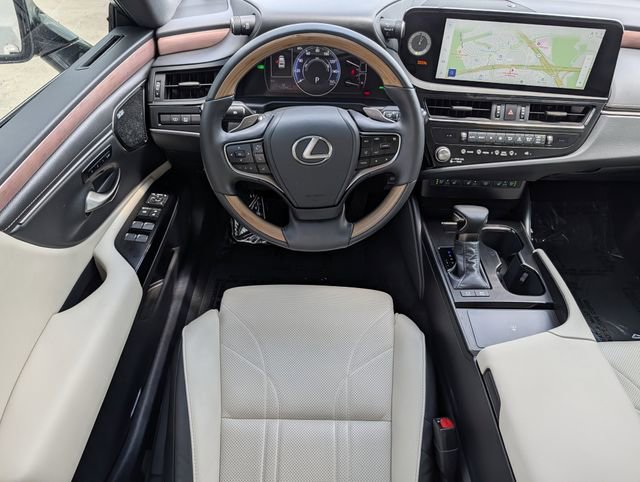 Used 2025 Lexus ES 300h Ultra Luxury FWD image 12