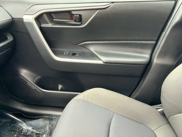 Used 2022 Toyota RAV4 LE AWD/4WD image 22