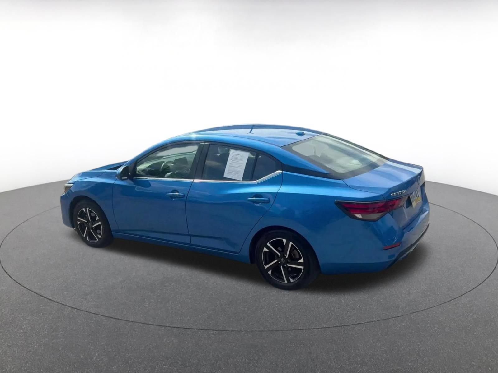 Used 2025 Nissan Sentra SV FWD image 8